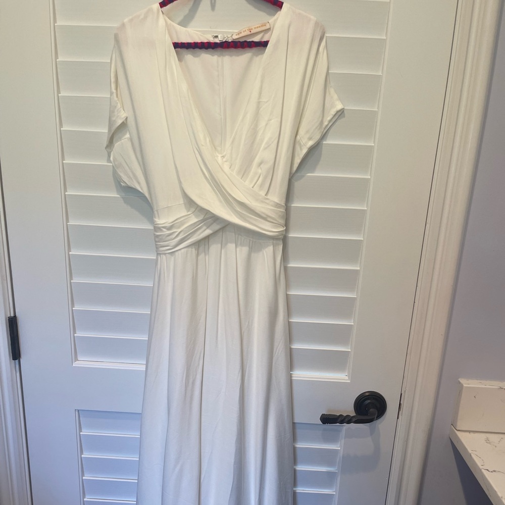 White comfortable dress from Eye of the Needle